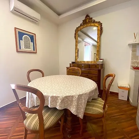 Trinita Degli Spagnoli House Naples Exterior photo